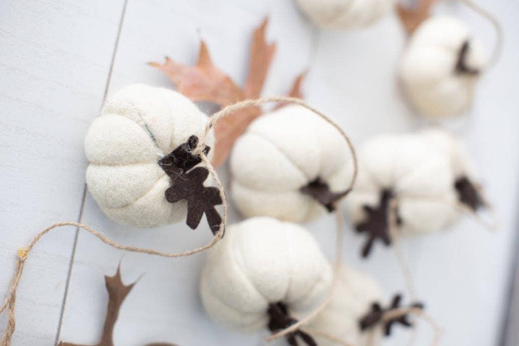 Pumpkin Garland (White)