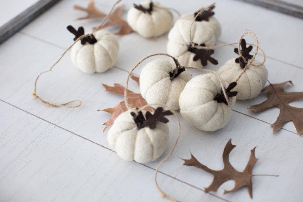 Pumpkin Garland (White)